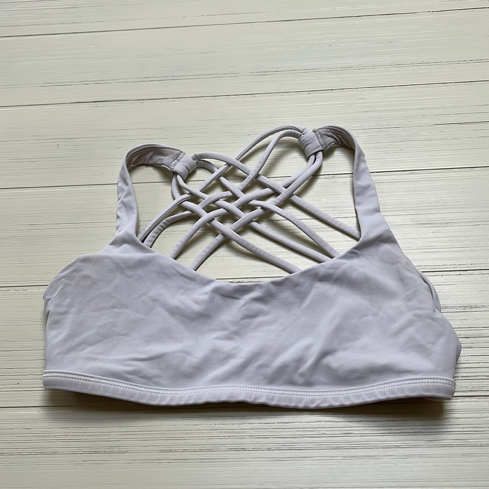 White lululemon sports bra